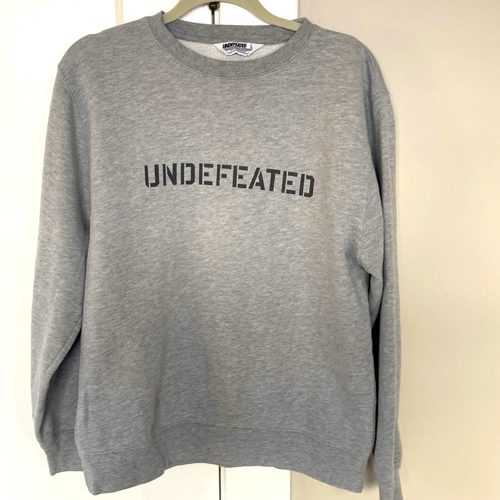 Undefeated crew neck sweatshirt size L
